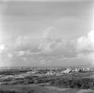 Landschap bij Naharya met bogen van een Turks aquaduct en ruines, Bestanddeelnr 255-1507