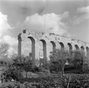 Landschap bij Naharya met bogen van een Turks aquaduct, Bestanddeelnr 255-1505