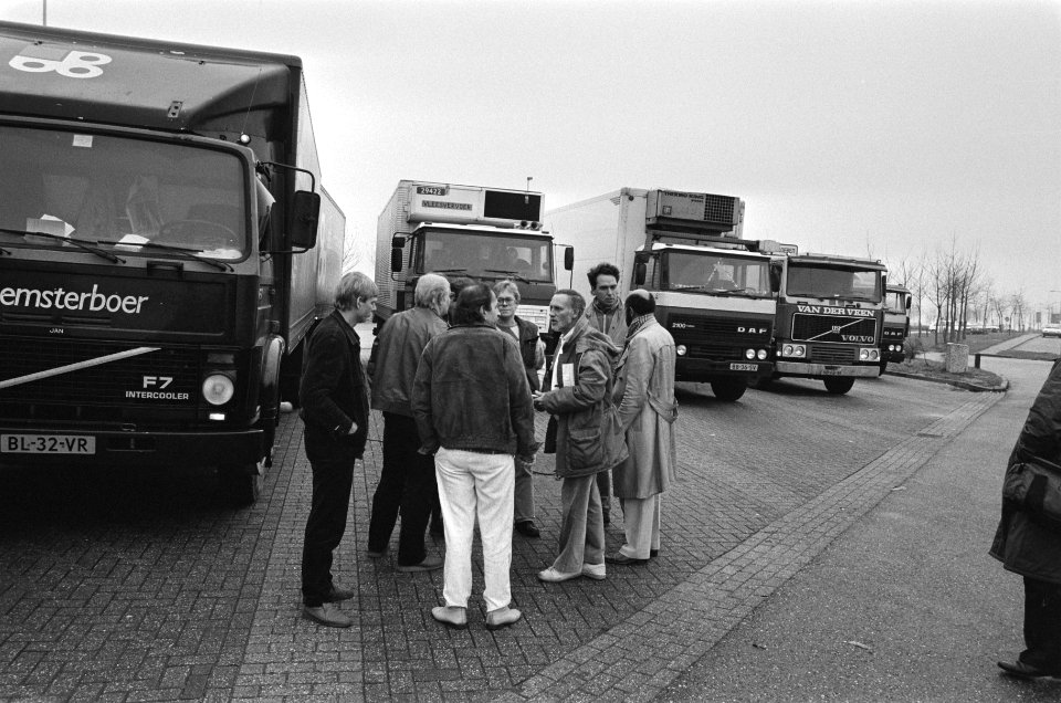 Landelijke acties van vrachtwagenchauffeurs om hun CAO-onderhandelingen kracht b, Bestanddeelnr 933-5087