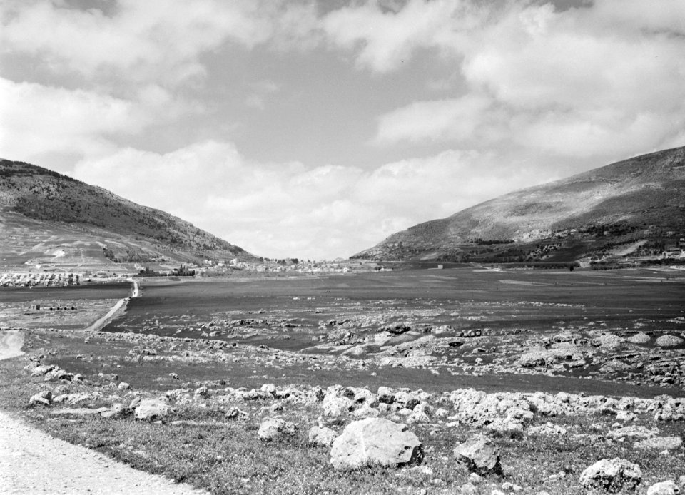 Landschap langs de weg van Ramallah naar Nablus, Bestanddeelnr 255-5559