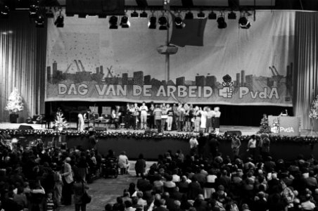 Landelijke 1 mei-viering PvdA in Ahoy-hal in Rotterdam, Bestanddeelnr 931-4658