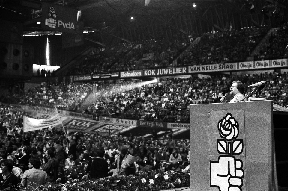Landelijke 1 mei-viering PvdA in Ahoy-hal in Rotterdam, Jan Schaefer tijdens zijn toespraak, Bestanddeelnr 931-4657
