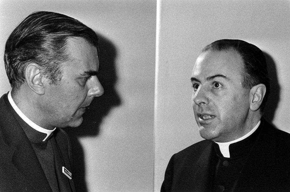 Landelijk Pastoraal Overleg te Noordwijkerhout, Mgr Bluyssen (l) en de pauselij, Bestanddeelnr 926-1840