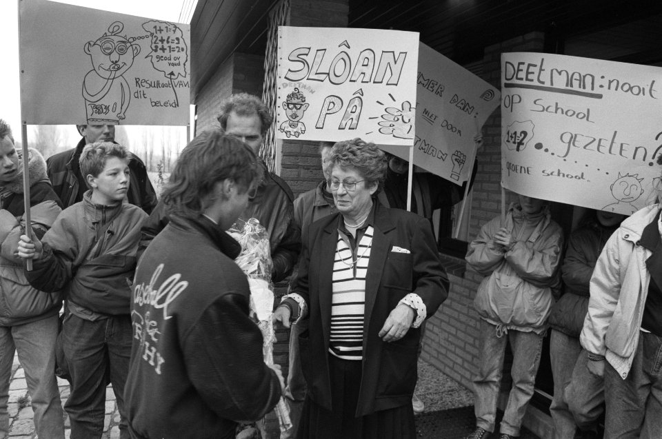 Landelijke actiedag tegen bezuinigingen op basis en voortgezet onderwijs leerl., Bestanddeelnr 934-3710