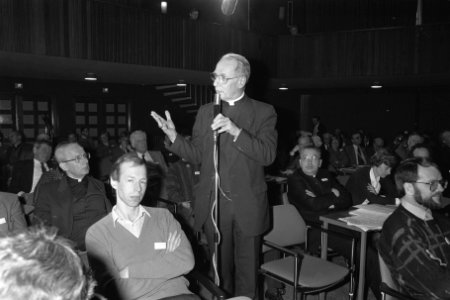 Landelijk Pastoraal Overleg in Noordwijkerhout kardinaal Simonis aan het woord, Bestanddeelnr 933-8776