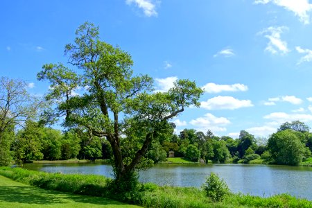 Lake and Doric Temple - Bowood - Wiltshire, England - DSC00612