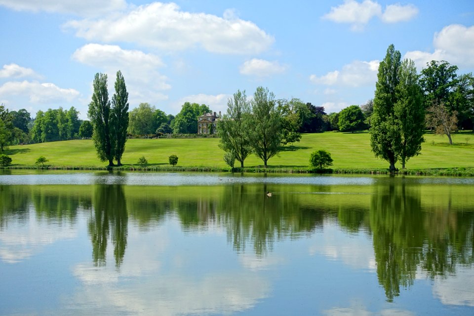 Lake and house - Bowood - Wiltshire, England - DSC00556