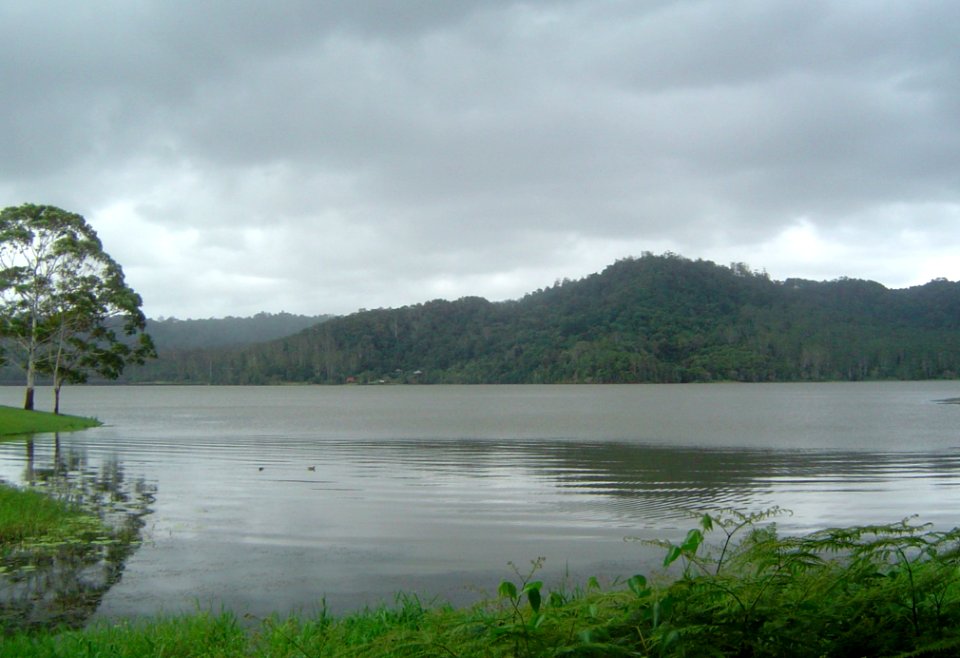 Lake Baroon from walking track