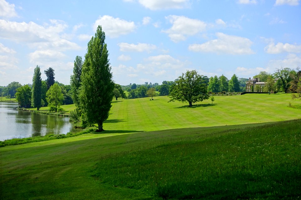 Lake, field, and house - Bowood - Wiltshire, England - DSC00474