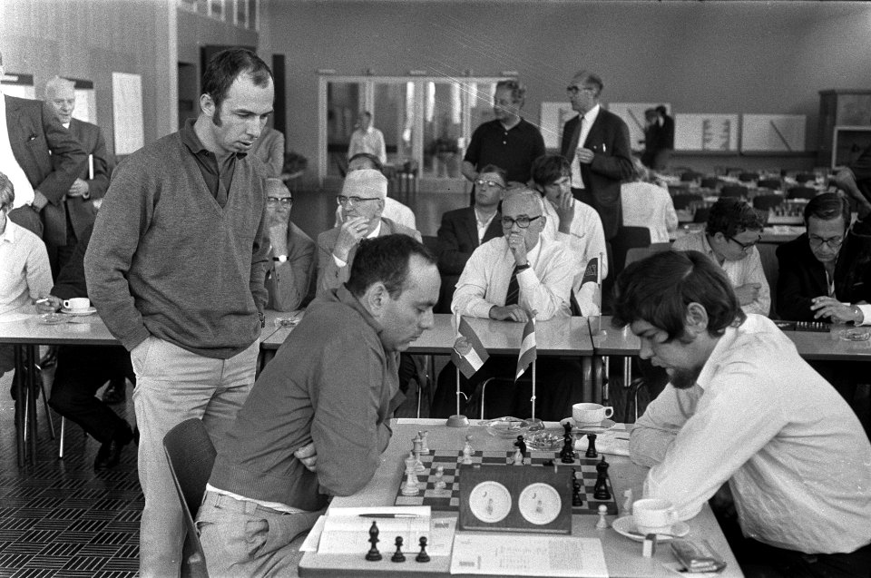 Lajos Portisch (Hongarije) tegen Nederlands kandidaat-meester Rob Hartoch, Bestanddeelnr 922-6475