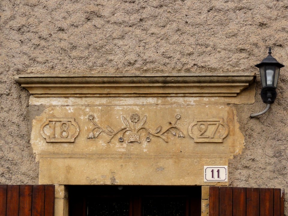 Laix (Meurthe-et-M.) linteau porte de maison 1827