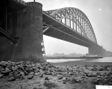Lage waterstand in de Waal bij Nijmegen, Bestanddeelnr 910-8683