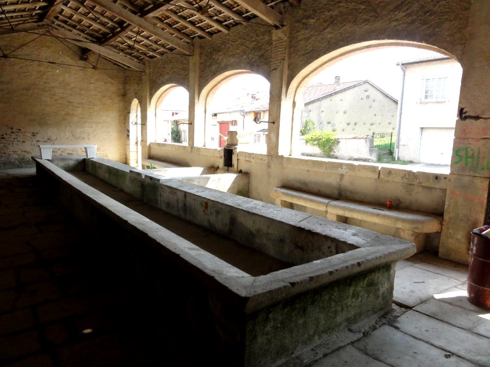 Lagney (Meurthe-et-M.) lavoir intérieur