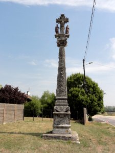 Lagney (Meurthe-et-M.) croix sculpté, avec piédestal