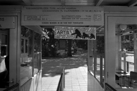 Lage prijzen in Artis in september, bord met lage prijzen, Bestanddeelnr 924-8759