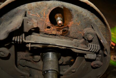 Brake gear drum brake repair
