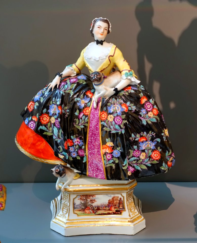 Lady of the Order of the Pug, Johann Joachim Kaendler, Meissen Porcelain Factory, c. 1744, hard-paste porcelain - Wadsworth Atheneum - Hartford, CT - DSC05293