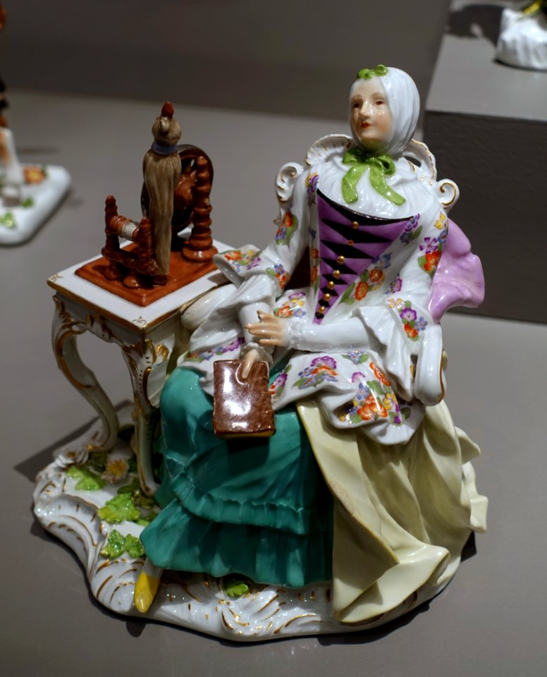 Lady with spinning wheel, probably by Johann Joachim Kaendler, Meissen Porcelain Factory, c. 1760, hard-paste porcelain - Wadsworth Atheneum - Hartford, CT - DSC05180