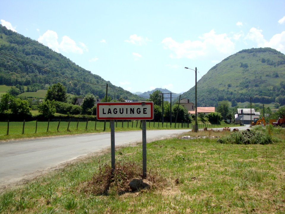 Laguinge (Laguinge-Restoue, Pyr-Atl, Fr) paysage avec le Chapeau de Gendarme