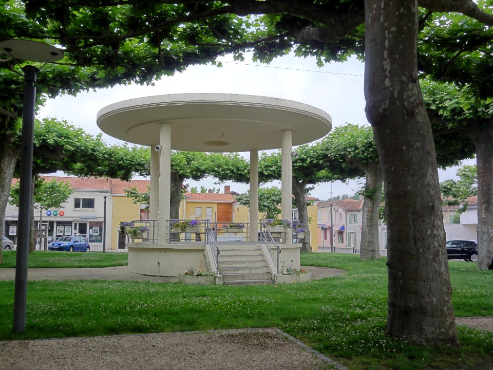 Labouheyre (Landes) kiosque à musique