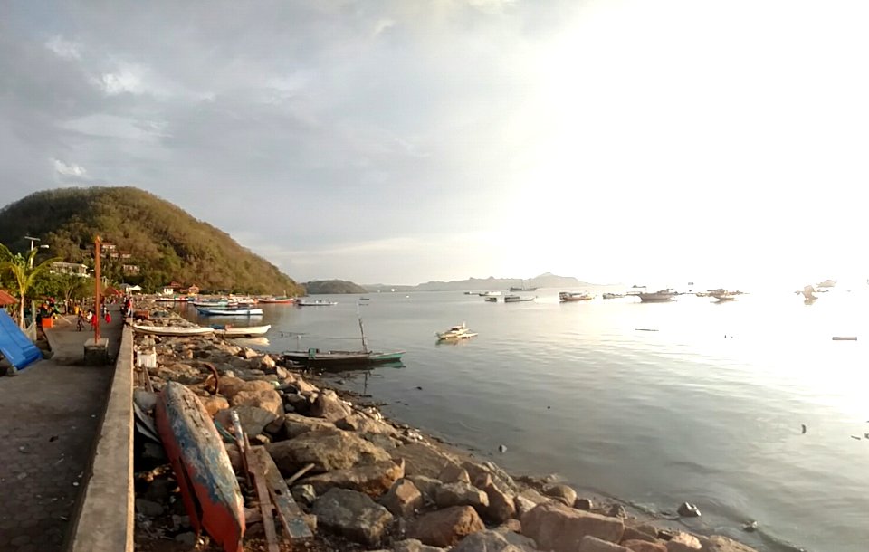 Labuan bajo see side