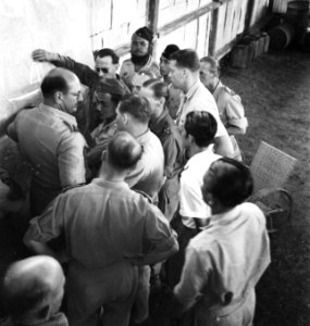Lahat bij Palembang In een hangar op het vliegveld te Lahat werden besprekingen, Bestanddeelnr 12788