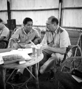 Lahat bij Palembang In een hangar op het vliegveld te Lahat werden besprekingen, Bestanddeelnr 12791