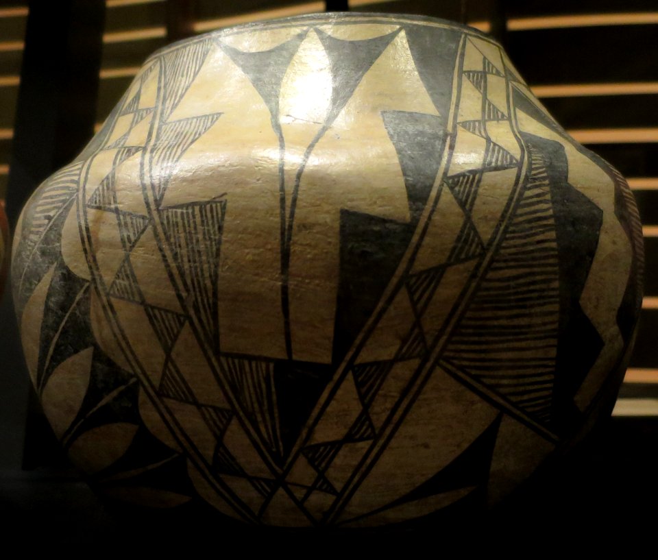 Laguna jar, c. 1900, Heard Museum