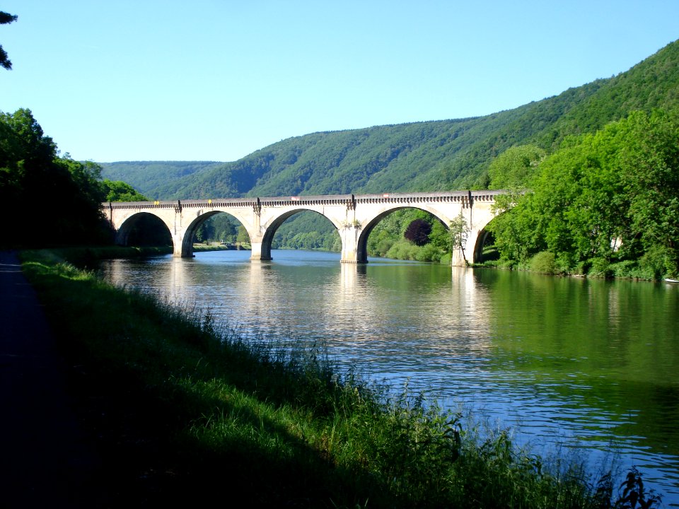 Laifour (Ardennes, Fr), pont du chemin de fer sur la Meuse