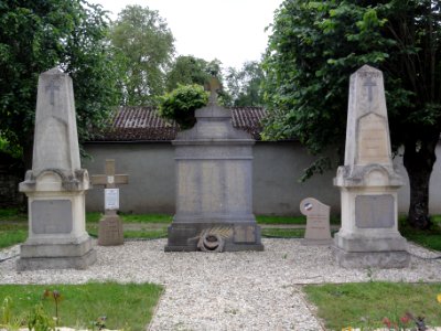 Lailly-en-Val (Loiret) Monument aux morts