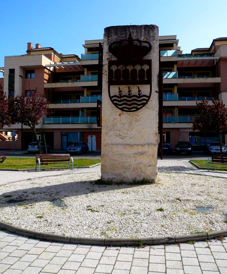 Laguna de Duero - Monumento a las Comunidades Autónomas 1