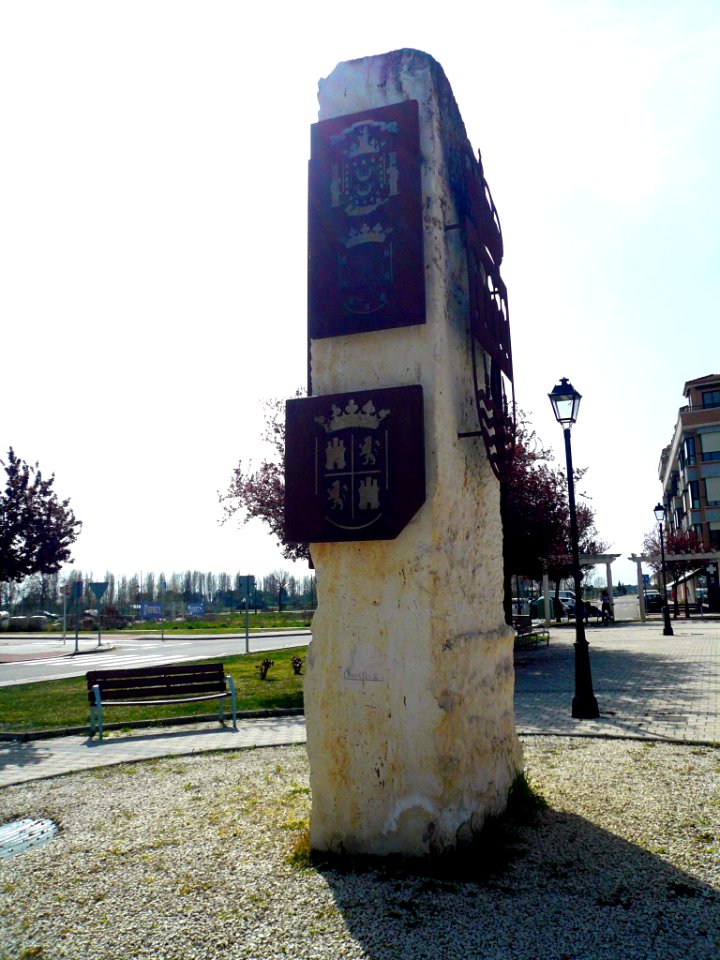 Laguna de Duero - Monumento a las Comunidades Autónomas 2