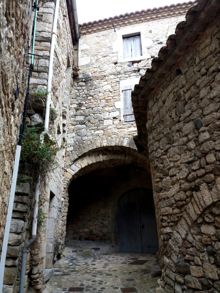 Lanas - Vieux village - Ruelle