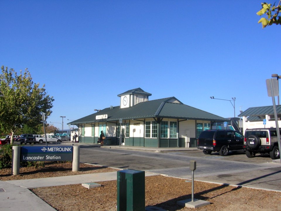 Lancaster Metrolink station 2145 06