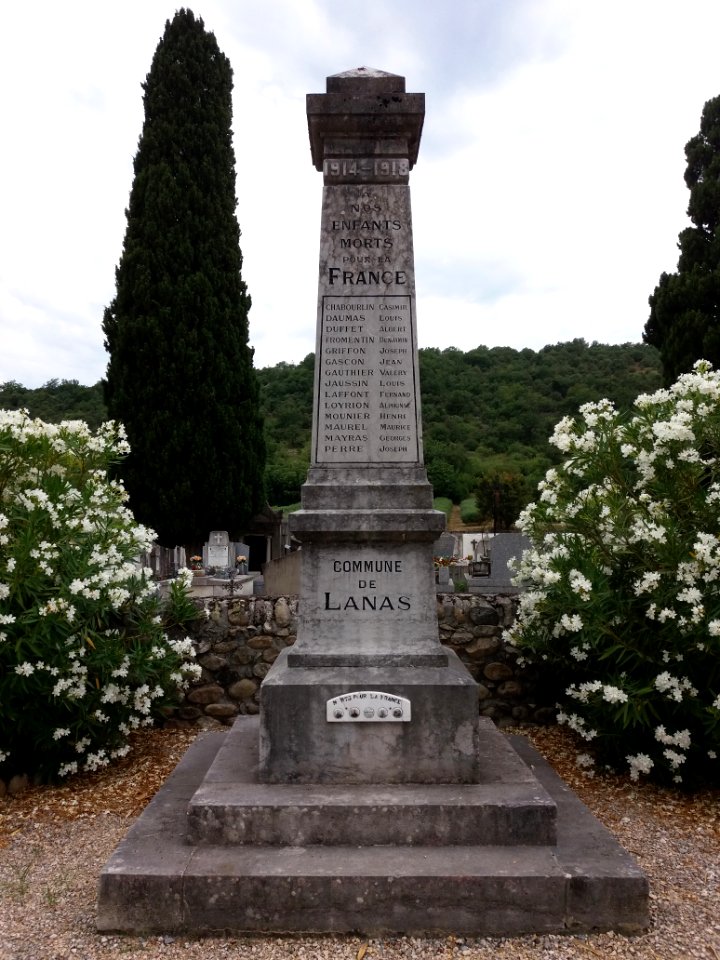 Lanas - Monument aux morts