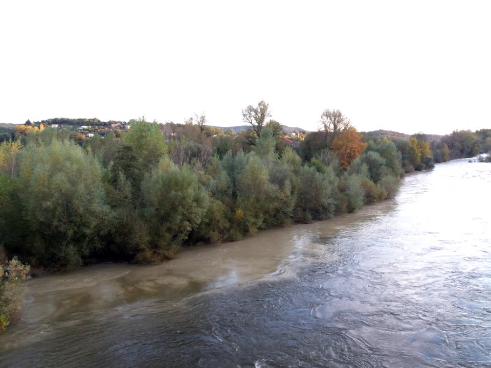 Lanas - Confluence de l'Ardèche et de l'Auzon, côté sud du pont