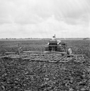 Landbouwmachines, werktuigen, arbeiders, Bestanddeelnr 250-8339