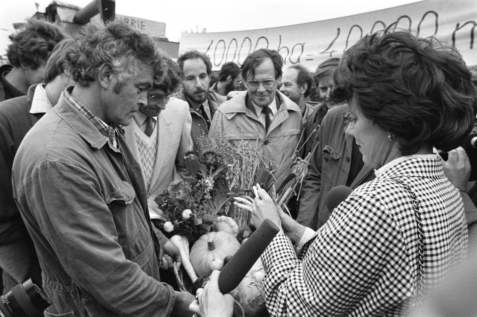 Landbouwers demonstreren voor polder Markerwaard minister Smit Kroes krijgt man, Bestanddeelnr 933-0879