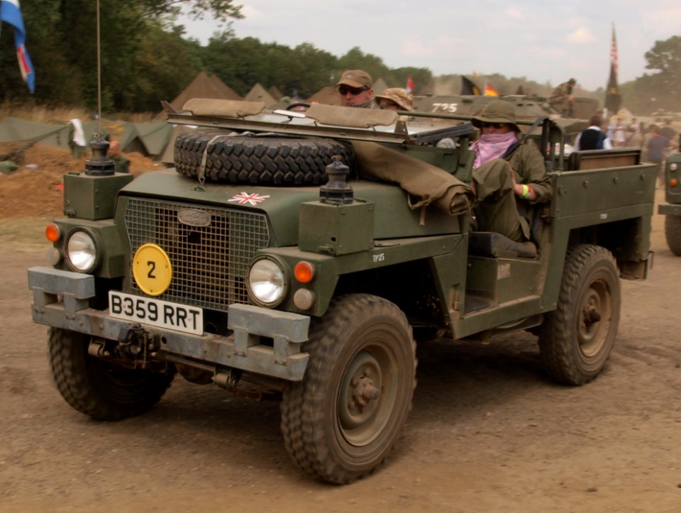 Land Rover, licence registration 'B359 RRT' pic1