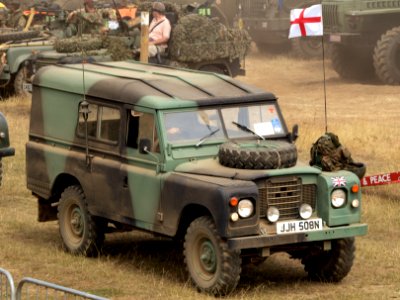 Land Rover 109 S111 (1975) (owner Bradley Wheeler)