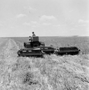 Landbouwmachines, werktuigen, arbeiders, Bestanddeelnr 250-8325