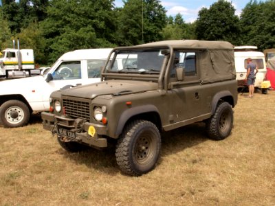 Land Rover, licence registration '85 KE 1350'