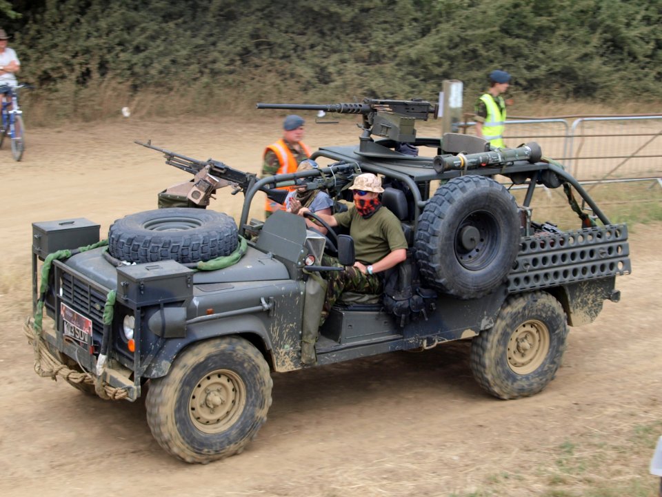Land Rover, licence registration '-16
