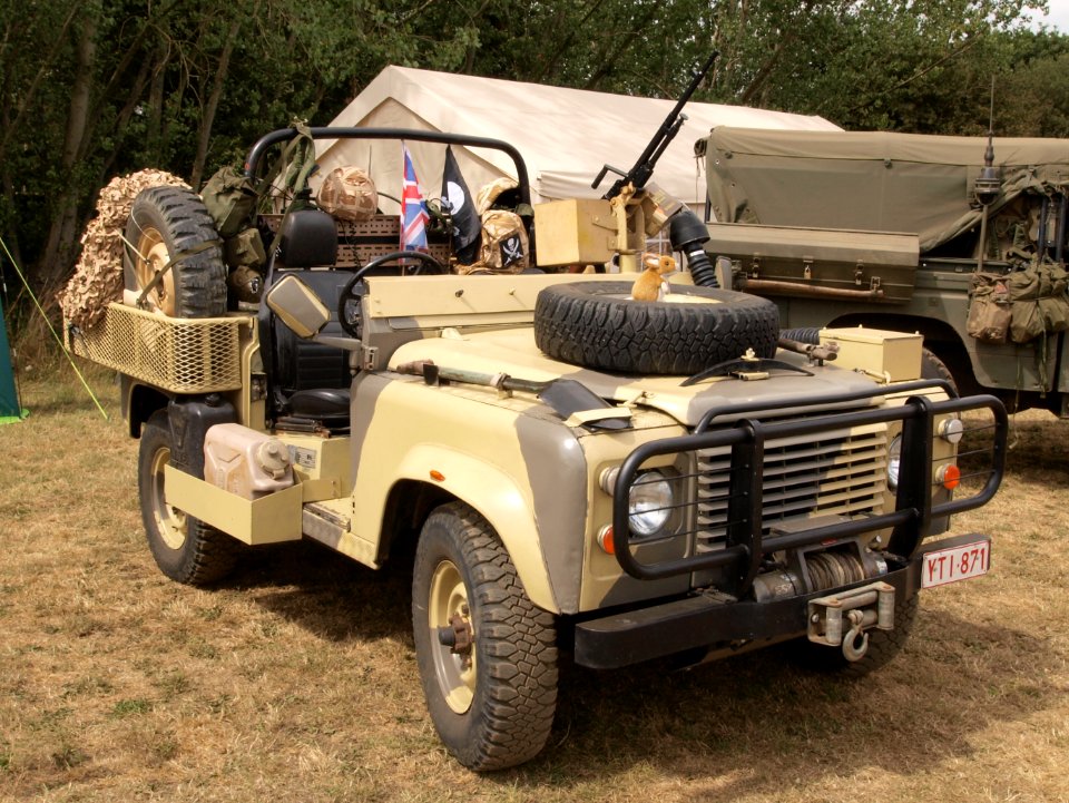 Land Rover, licence registration 'YTI-871' pic1