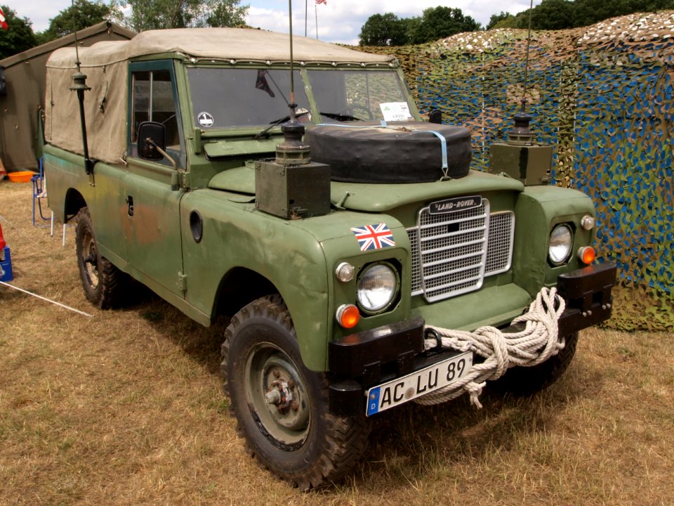 Land Rover 109 FFR (1983) (owner Lothar Unger)
