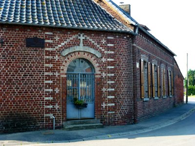 Landas (Nord, Fr) oratoire dans un mur de maison