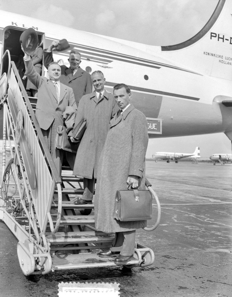 Landbouwdelegatie naar Moskou, v.l. A. van Nieuwenhuyzen Ir. J. A. van de Plasse, Bestanddeelnr 907-3307
