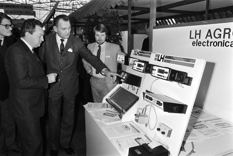 Landbouw RAI 1984 geopend minister Braks tijdens rondgang, Bestanddeelnr 932-8408
