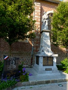Landas (Nord, Fr) monument aux morts