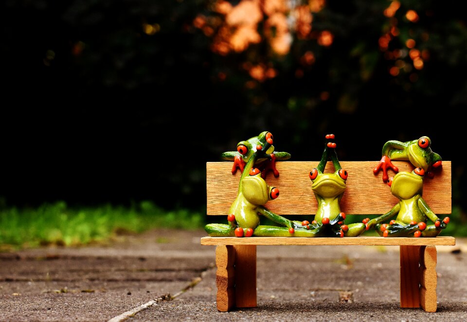 Bench relaxed figure